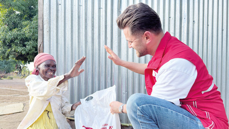 Türk Kızılay'ı Senegal'de Binlerce Kişiye Kurban Eti Ulaştırdı
