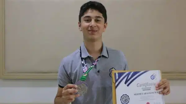 Türk öğrenciler Japonya'daki matematik finalinde gururlandırdı