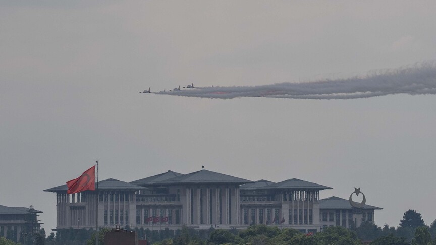Türk Yıldızları Ankara'da Nefes Kesen Prova Uçuşu Gerçekleştirdi