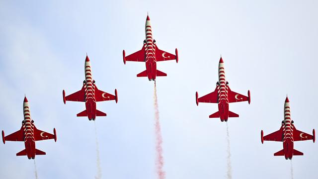 Türk Yıldızları Ankara semalarında prova uçuşu yapacak
