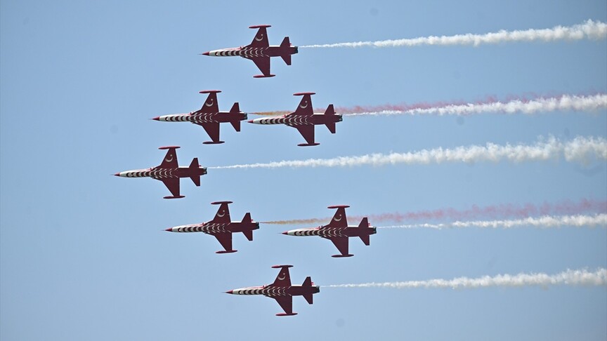 Türk Yıldızları Belçika'da büyüledi
