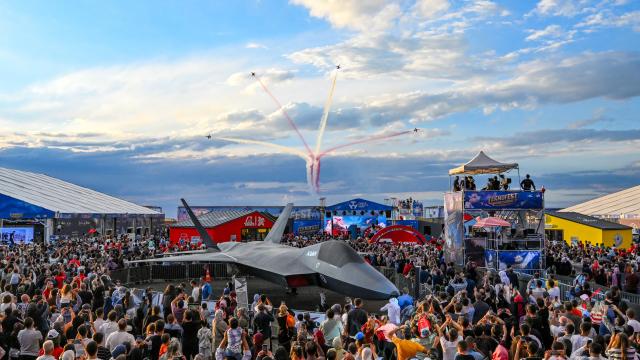 Türk Yıldızları TEKNOFEST Güneydoğu'da Nefes Kesti