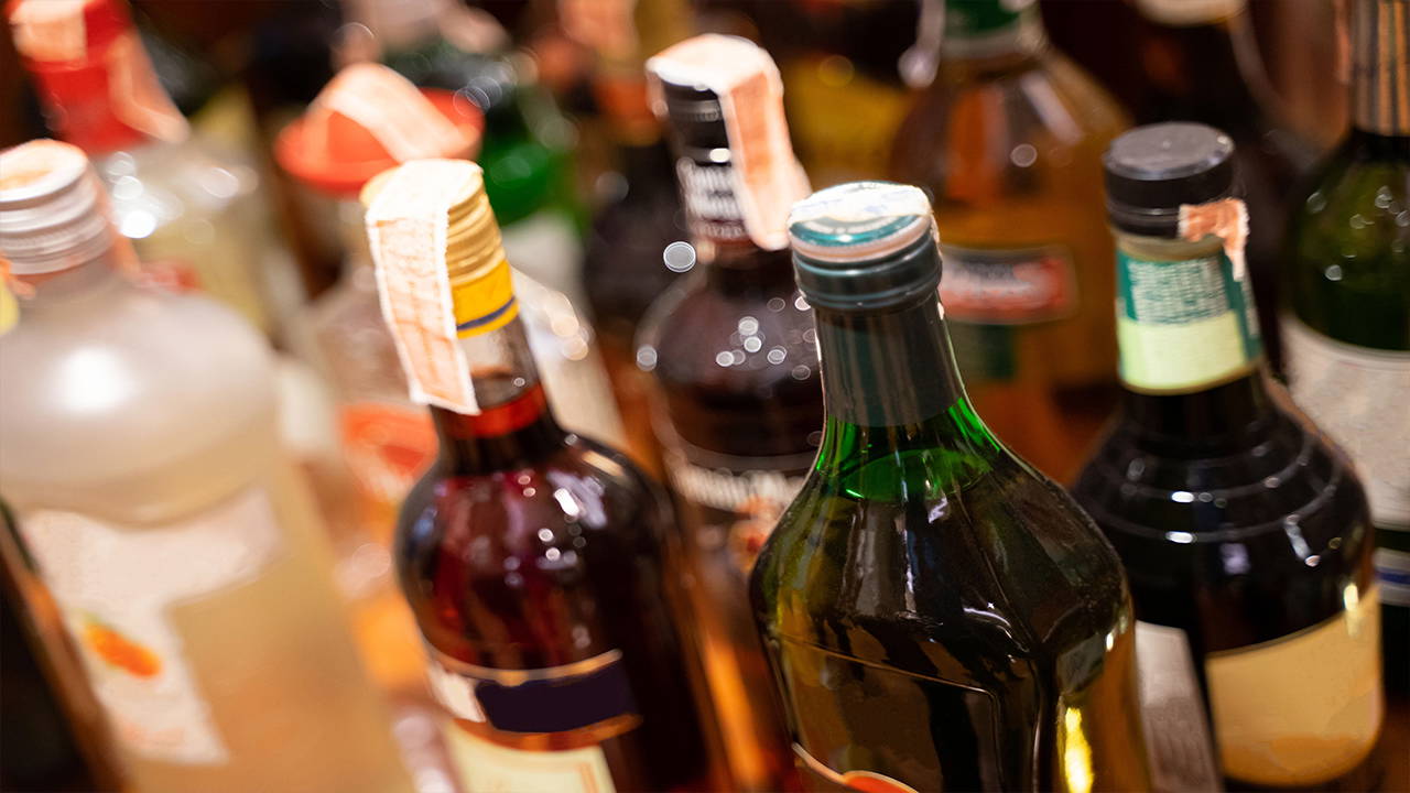 Türkiye'de Alkol Pazarında Çarpıcı Değişim: Pahalı İçki Satışları Artarken Bira Düşüşte