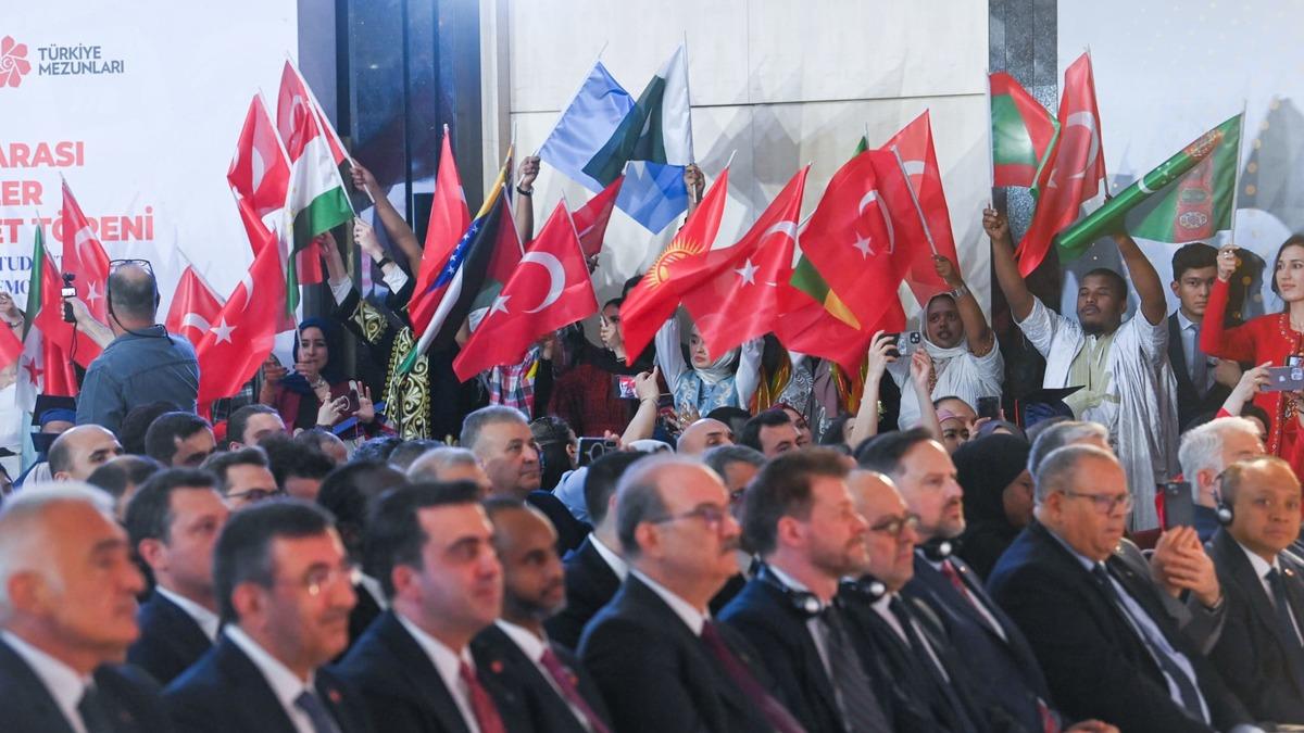 Türkiye Bursları'na rekor başvuru: 174 ülkeden 188 bin öğrenci