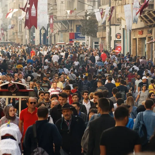 Türkiye'de Kadınlar Biriktiriyor, Erkekler Borçlanıyor