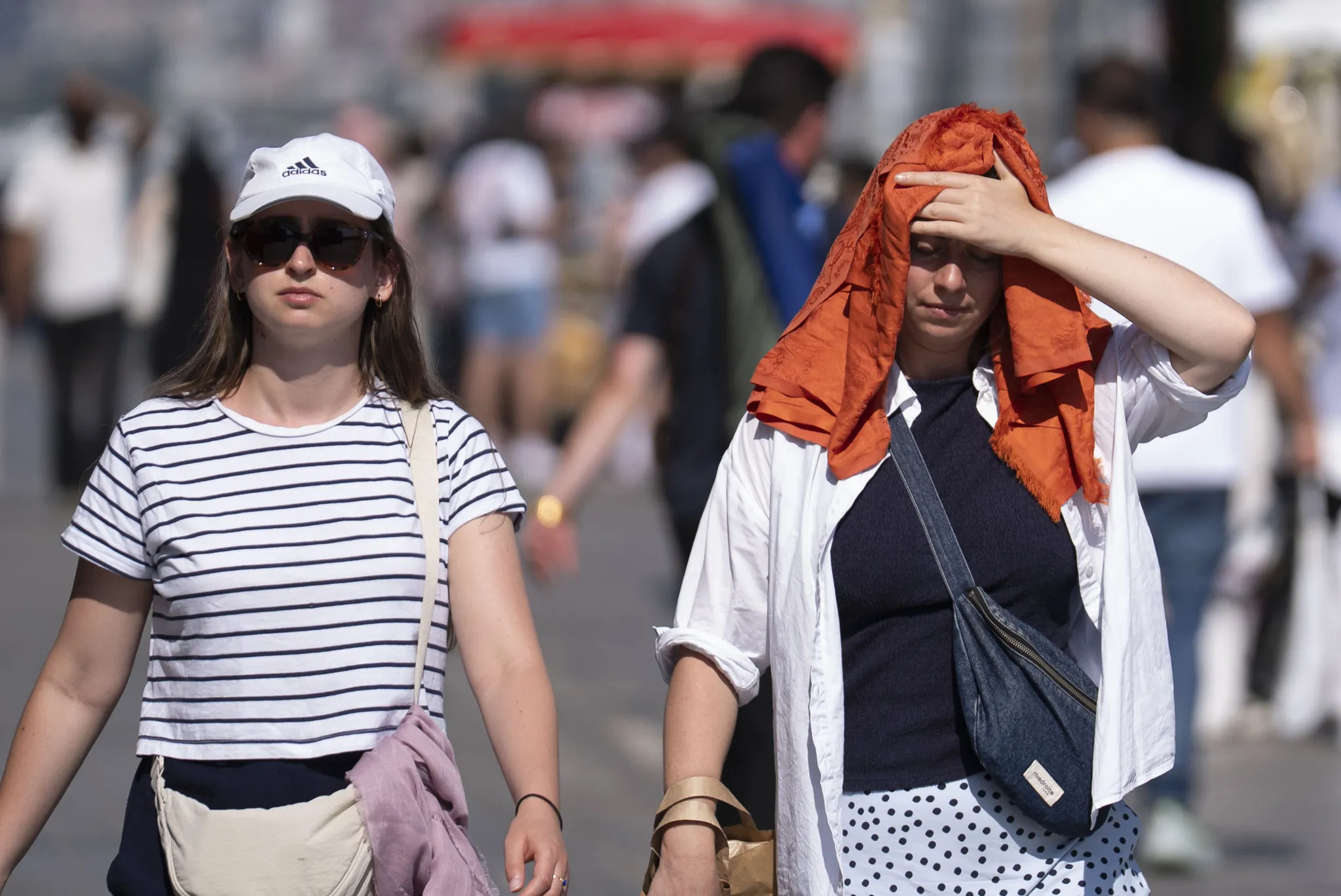 Türkiye'de Eyyam-ı Bahur Sıcağı: Meteoroloji'den Fırtına ve Yağış Uyarısı