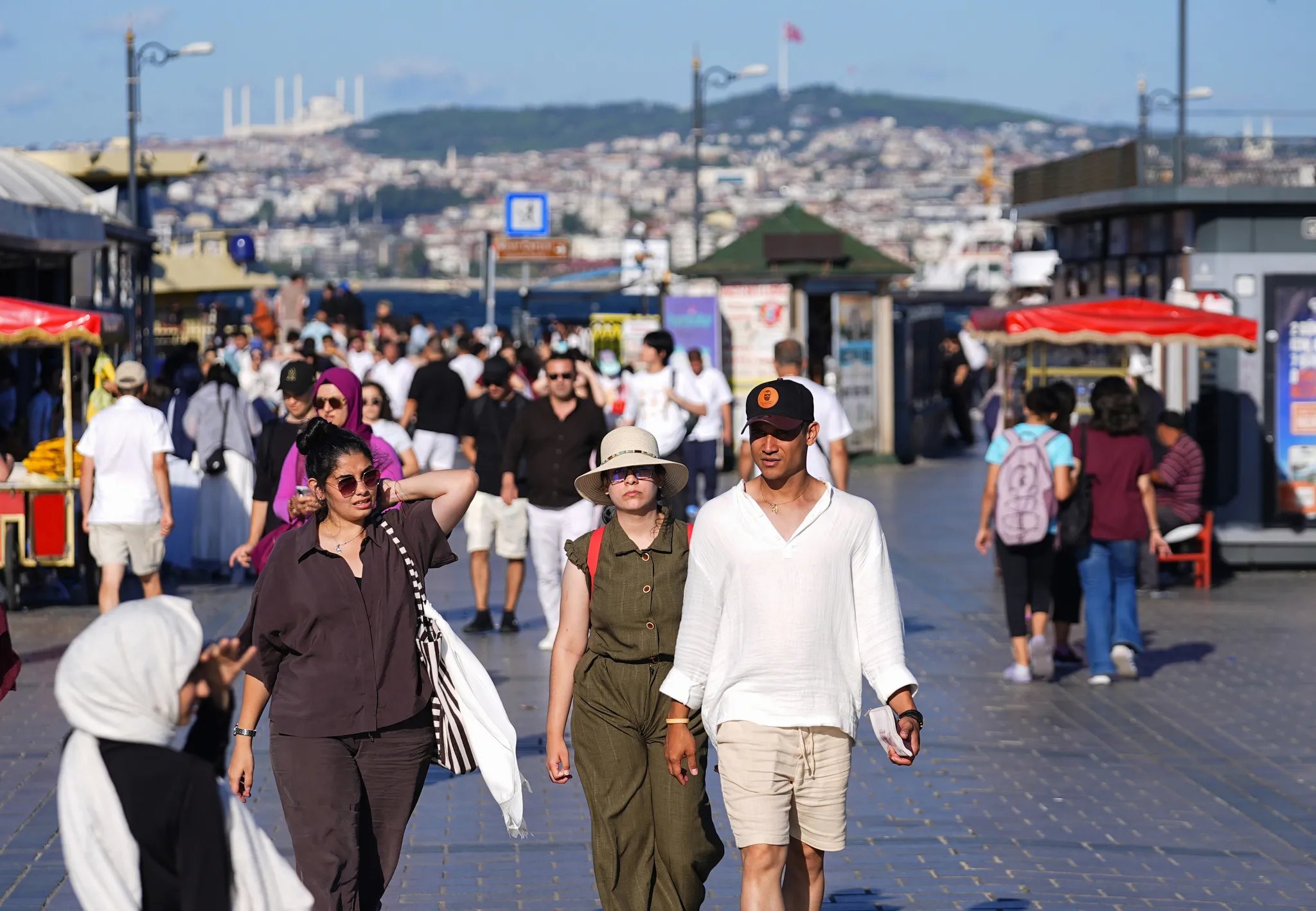 Türkiye'de Hafta İkiye Bölünüyor: Kavurucu Sıcak ve Sağanak