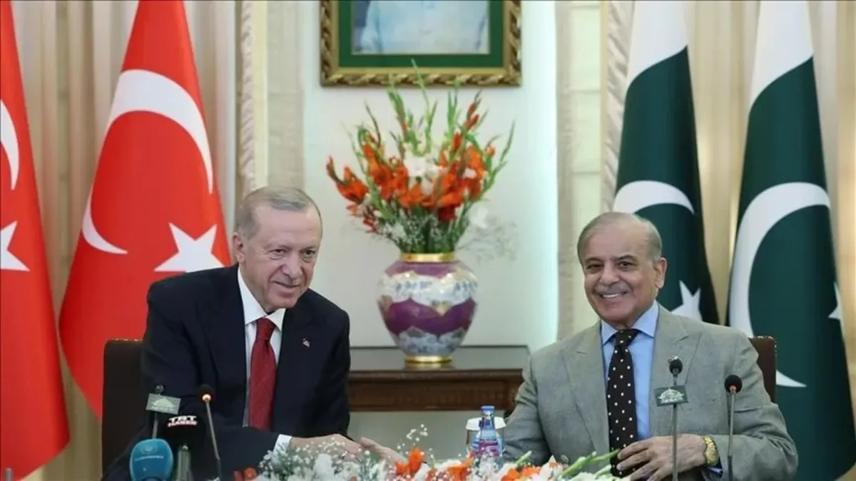 Türkiye ve Pakistan hedef büyüttü: Şahbaz Şerif 4 gündemle geliyor