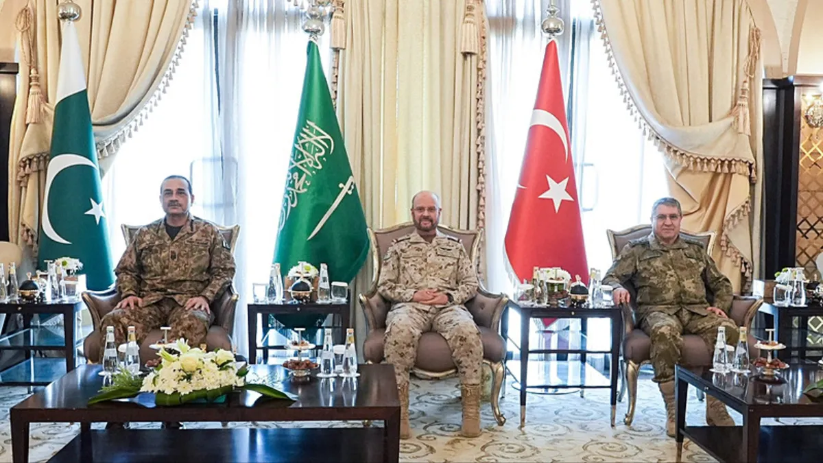 Türkiye, Pakistan ve Suudi Arabistan Riyad'da kritik zirvede
