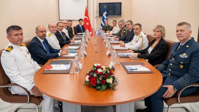 Türkiye ve Yunanistan Girit'te Güven Artırıcı Toplantı Gerçekleştirdi