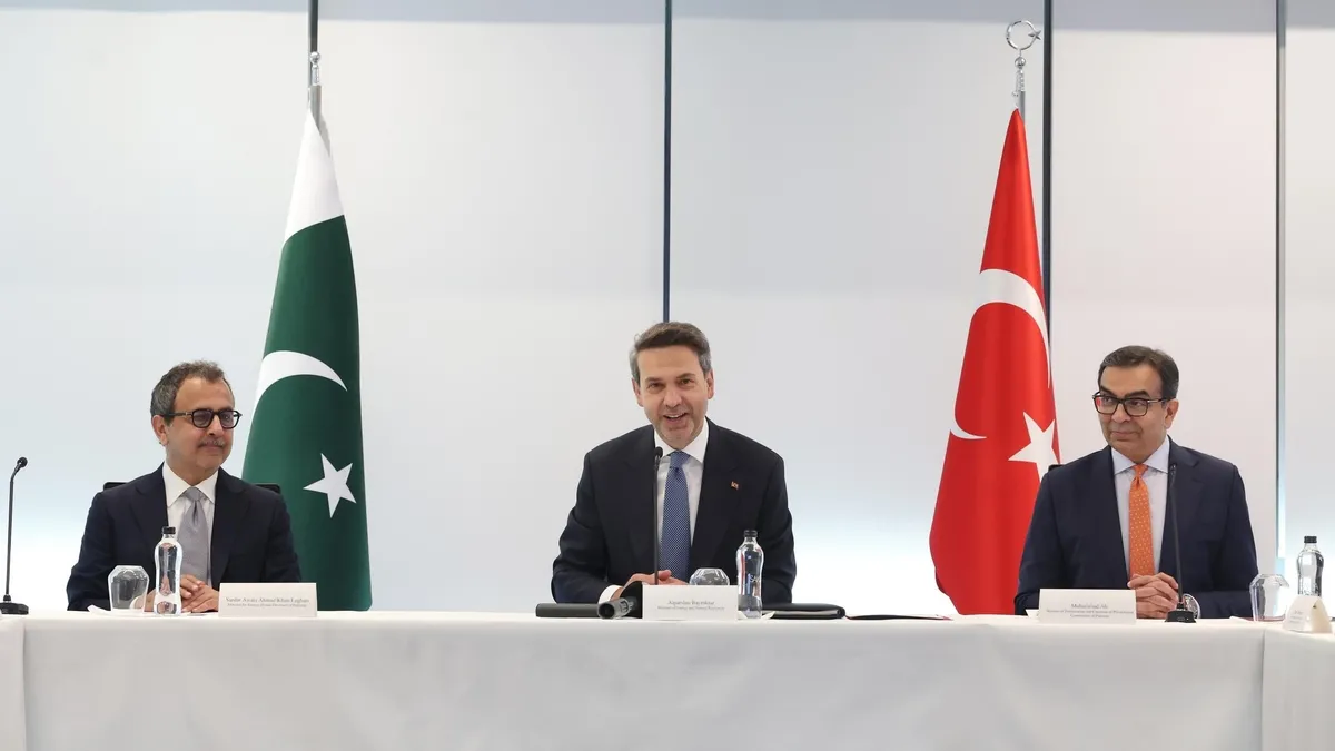 Türkiye'den Pakistan'a enerji desteği: 3 yeni anlaşma imzalandı