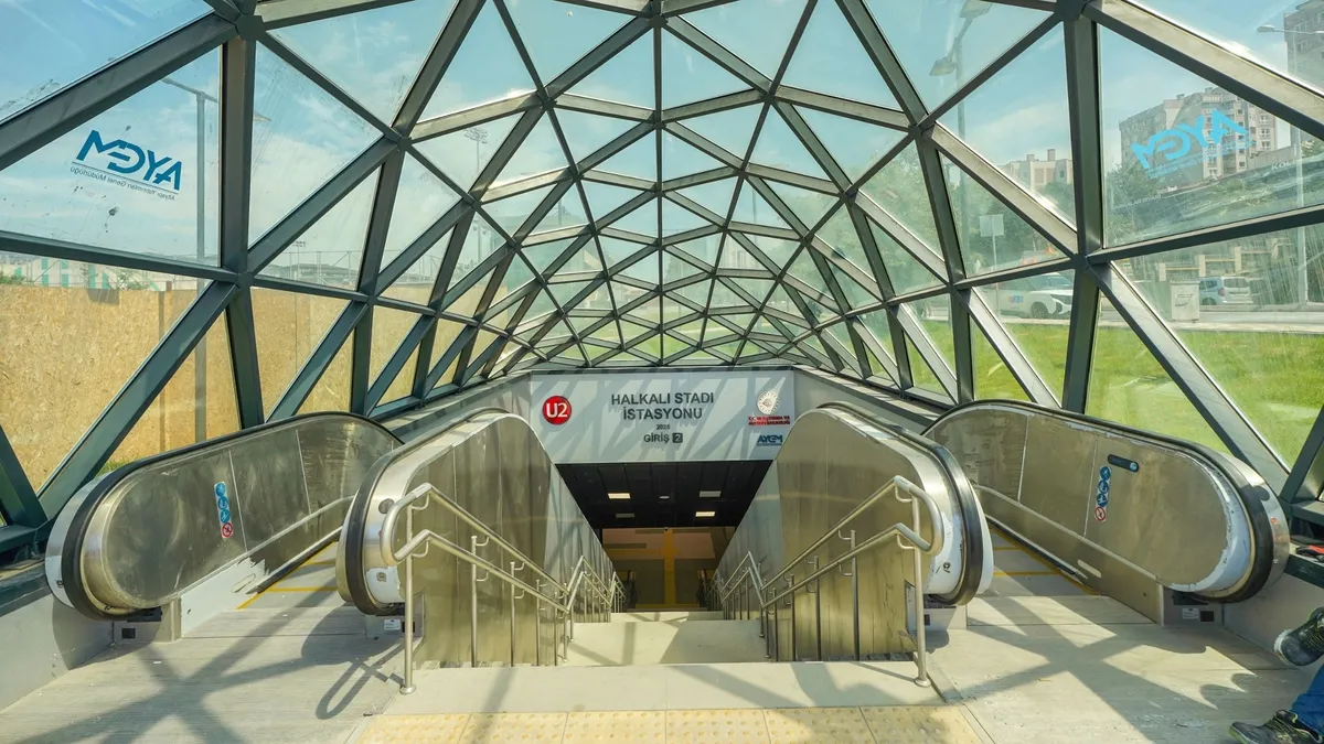 Türkiye'nin en uzun metro hattı Halkalı-Havalimanı yarın açılıyor