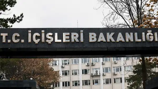 Türkiye'ye İade Edilen 65 Aranan Şüpheli Adliyeye Sevk Edildi