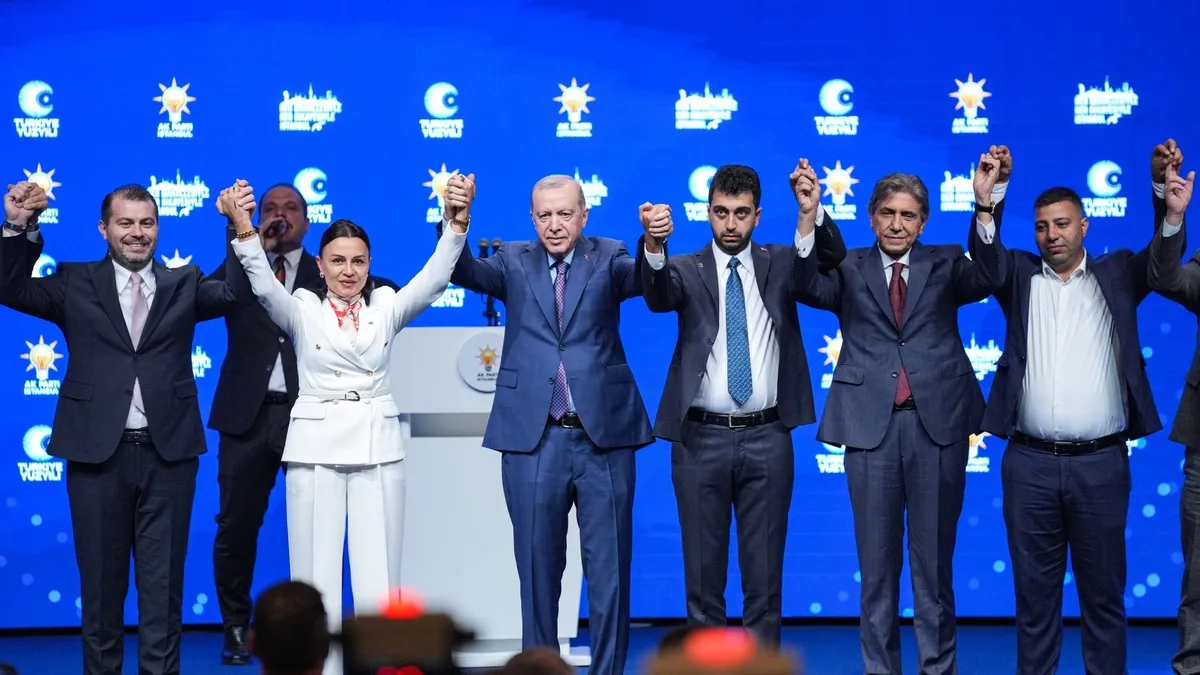 Tuzla Belediye Başkanı'ndan İBB'ye emsal tepkisi: '50 bin kişinin geleceği polemik olamaz