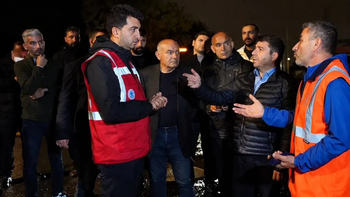 Tuzla'da Koku Alarmı: Orta ve Şifa Mahalleleri İSKİ'yi Bekliyor