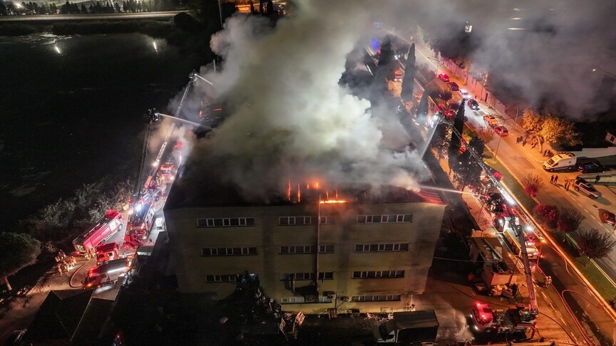Tuzla'da Ayakkabı Fabrikasında Yangın: İtfaiye Söndürdü