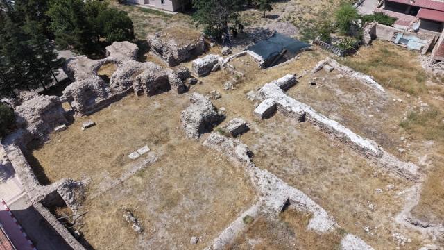 Tyana Antik Kenti'nde Roma Hamamı Kazıları 20 Yıl Sonra Yeniden Başladı