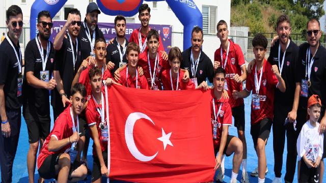 U16 Erkek Hokey Milli Takımı Avrupa Şampiyonu