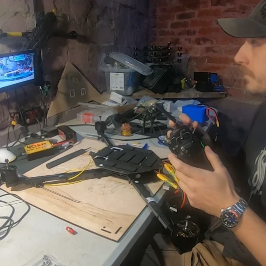 Ukrayna'da Gizli FPV Dron Üretimi: 13. Khartiia Taburu Cephede
