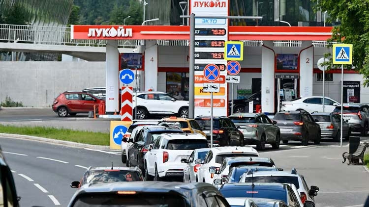 Ukrayna'dan Rusya'ya akaryakıt darbesi: 10 rafineri vuruldu