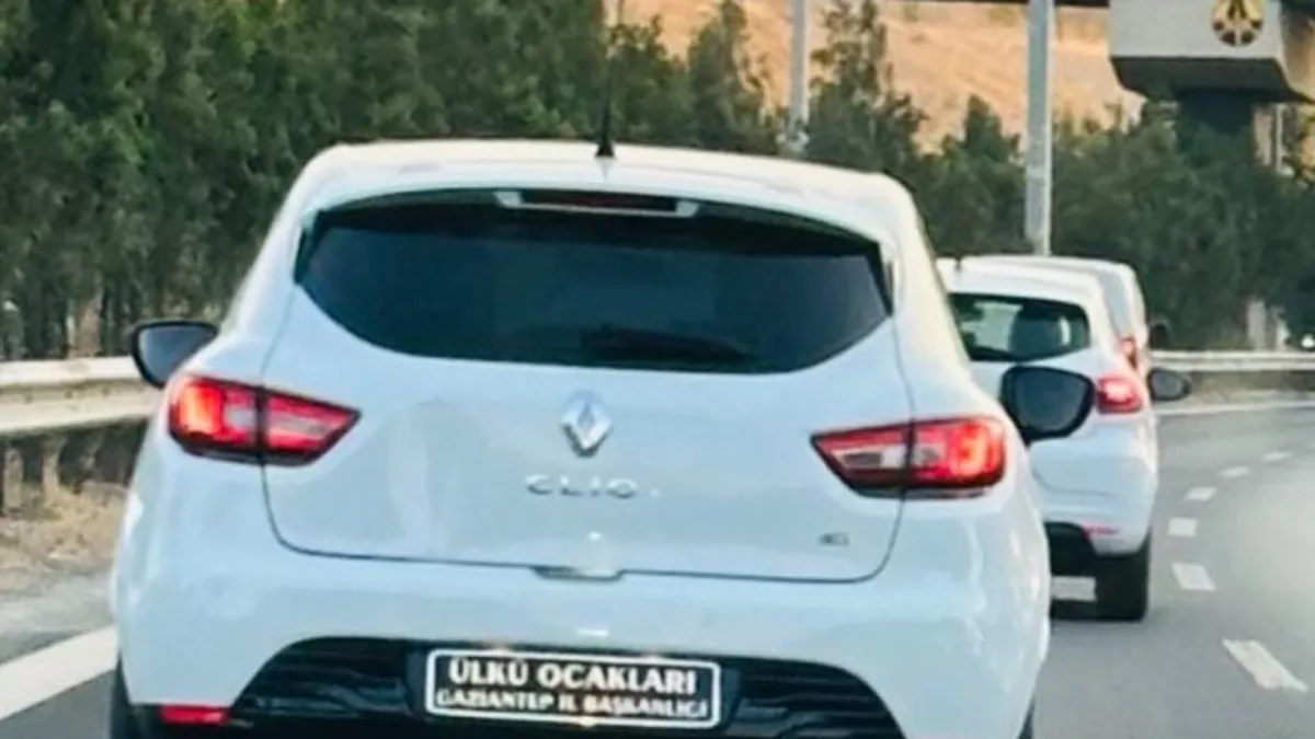 Ülkü Ocakları Plakasına 140 Bin TL Ceza: Araç Trafikten Men Edildi