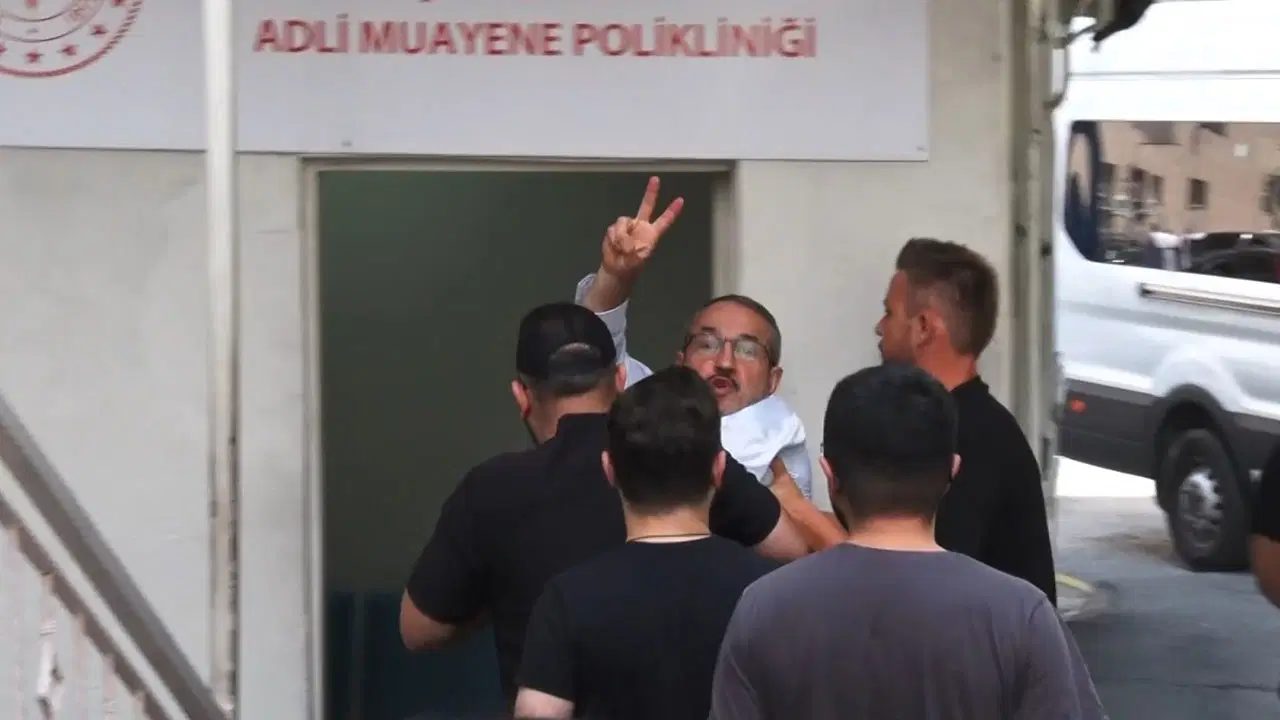 UltrAslan Lideri Adliyede 'Öcalan'a Özgürlük' Sloganı Attı