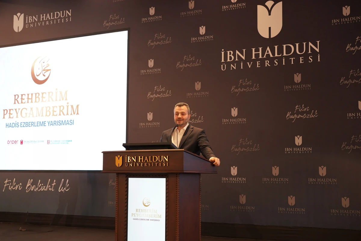 Uluslararası öğrenciler hadis ezberleme yarışmasında ödüllendirildi