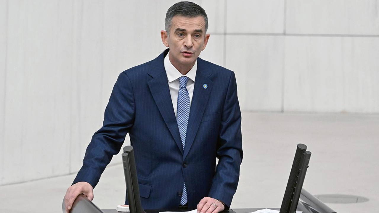 Ümit Dikbayır AKP'ye Geçiyor: Katılım Tarihi ve Açıklaması