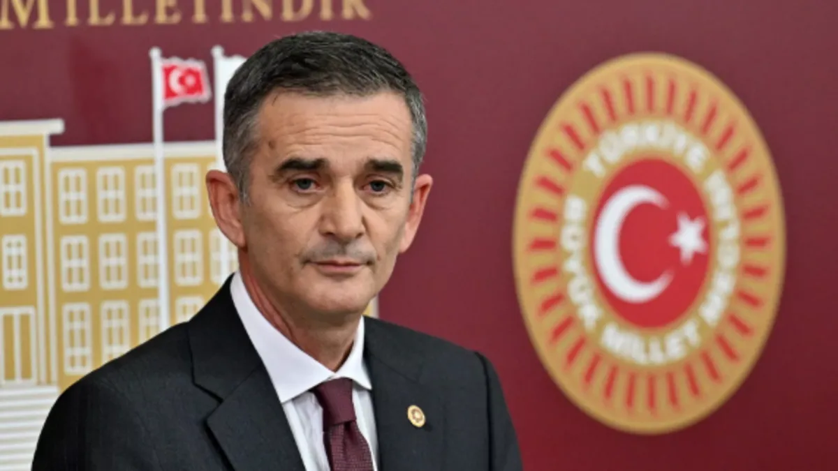 Ümit Dikbayır CHP'den istifa etti: Sakarya Milletvekili partisinden ayrıldı