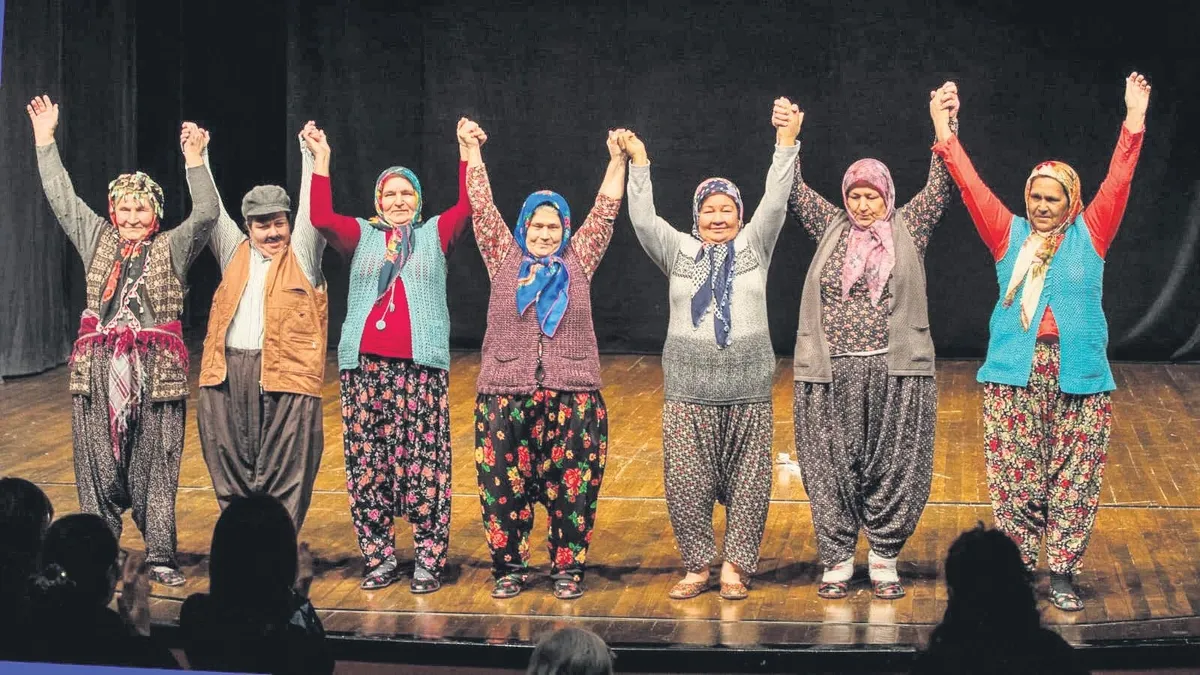Ümmiye Koçak: 'Anne elimi bırakma' tiyatroyla hayat buldu