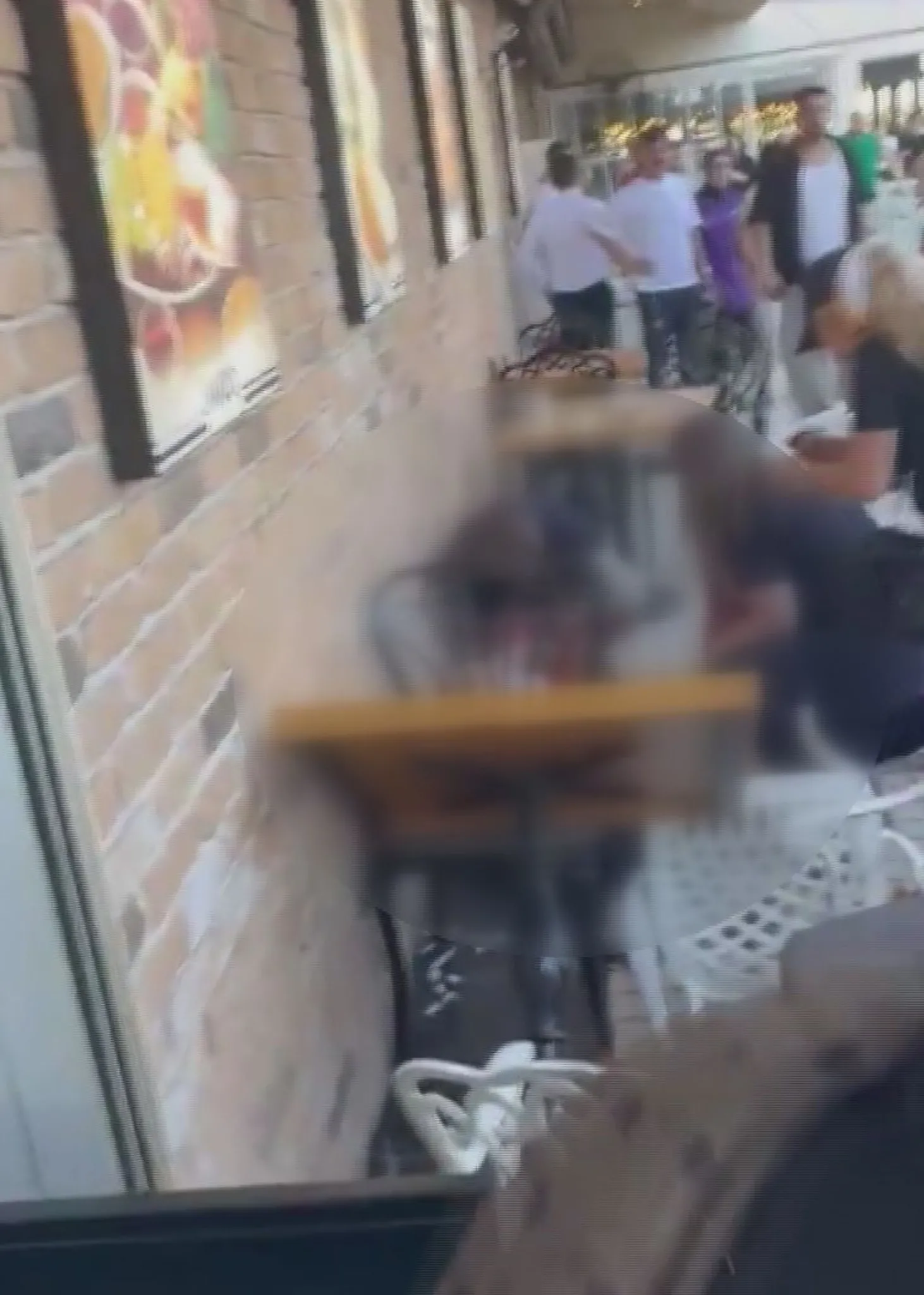 Ümraniye'de AVM kafeye silahlı saldırı: 2 yaralı