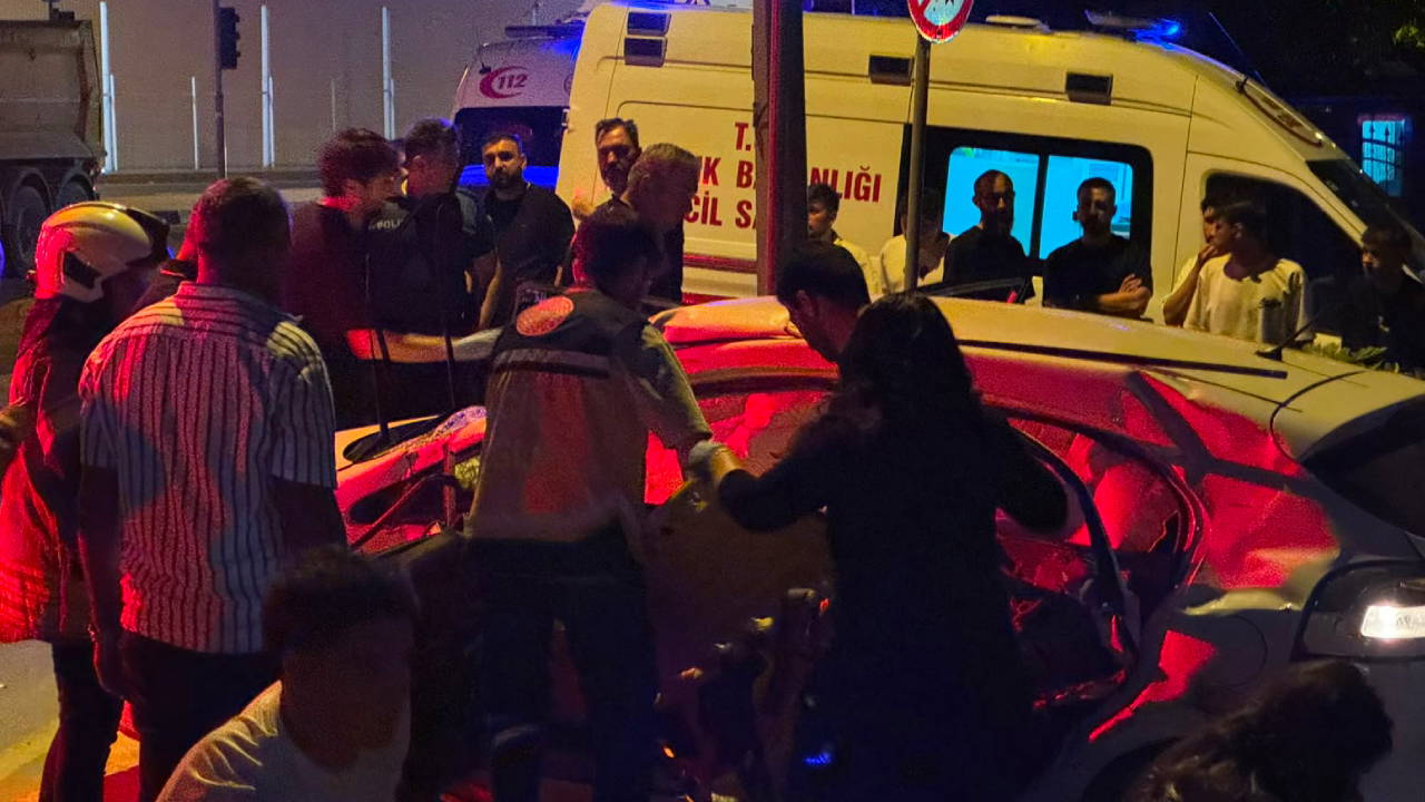 Ümraniye'de kamyon-otomobil çarpıştı: 4 yaralı