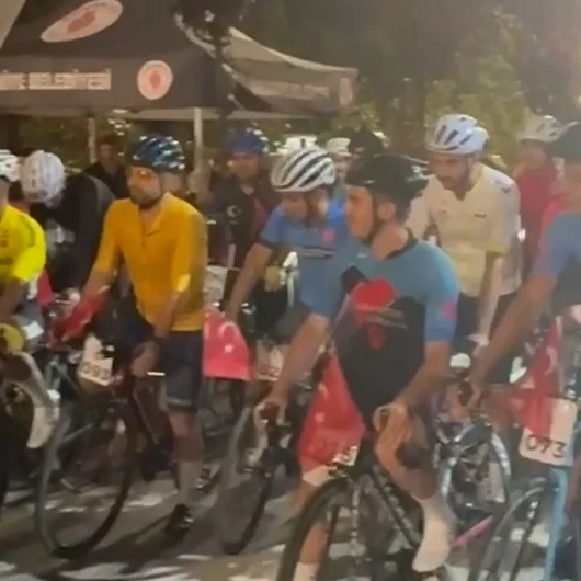 Ümraniye'de Gece Bisiklet Heyecanı: 210 Sporcu Kriteryum Yarışında Buluştu