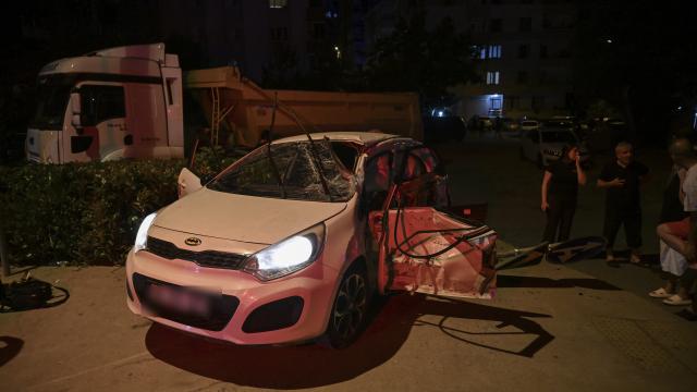 Ümraniye'de hafriyat kamyonu ile otomobil çarpıştı: 1'i ağır 4 yaralı