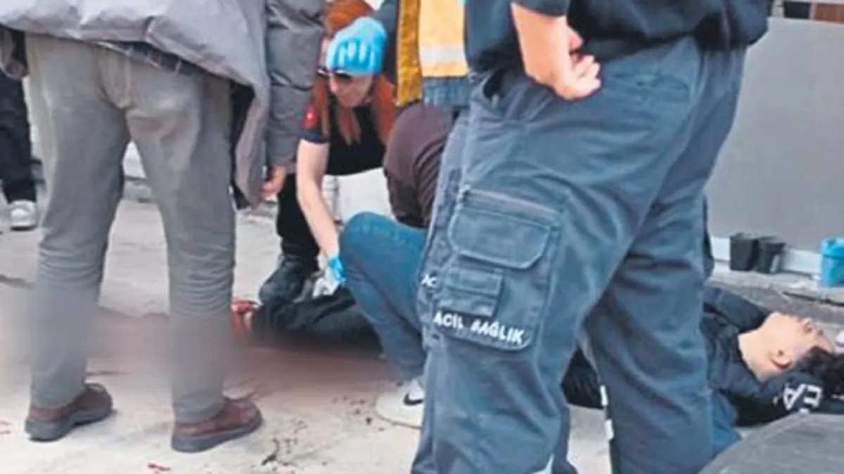 Ümraniye'de okul önünde şok eden bıçaklı saldırı: Lise öğrencisi sıra arkadaşını sokakta bıçakladı