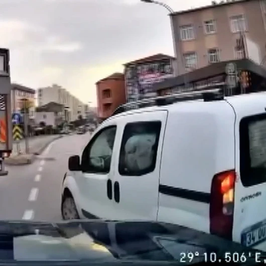 Ümraniye'de Trafikte Yol Verme Tartışması Kamerada