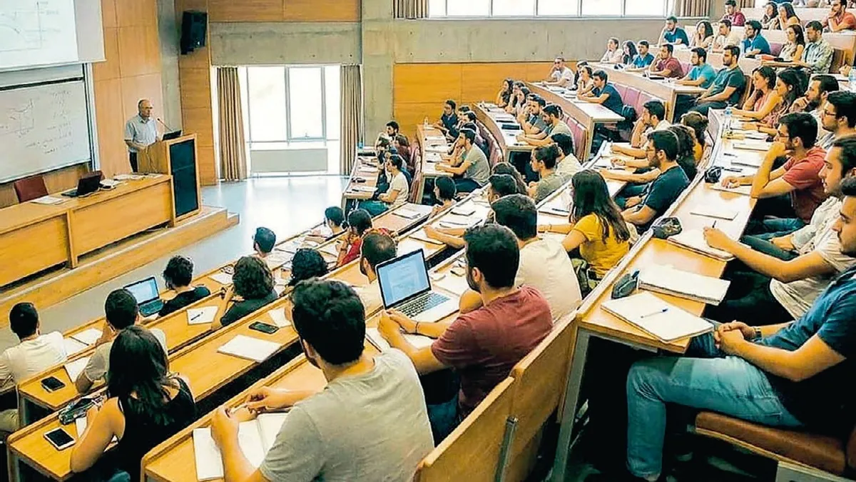 Üniversitede 4 Yıl Şart mı? Yeni Analiz Eğitim Sürelerini Tartışmaya Açtı