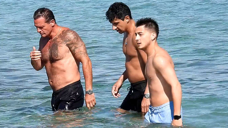 Ünlü İsimler Çeşme'de Tatil Keyfi Yaptı