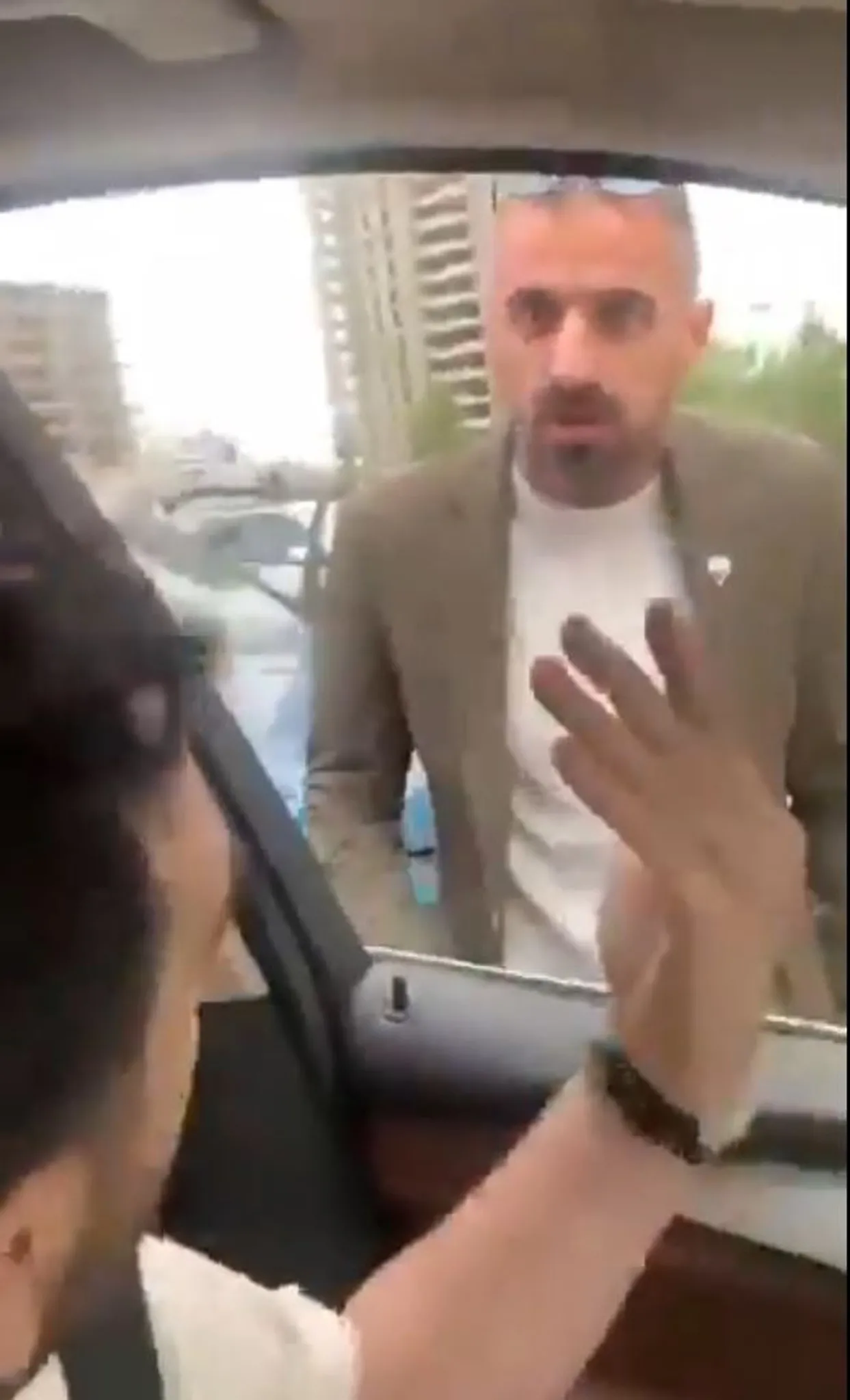 Ünlü türkücü İsmail Altunsaray'a trafikte saldırı