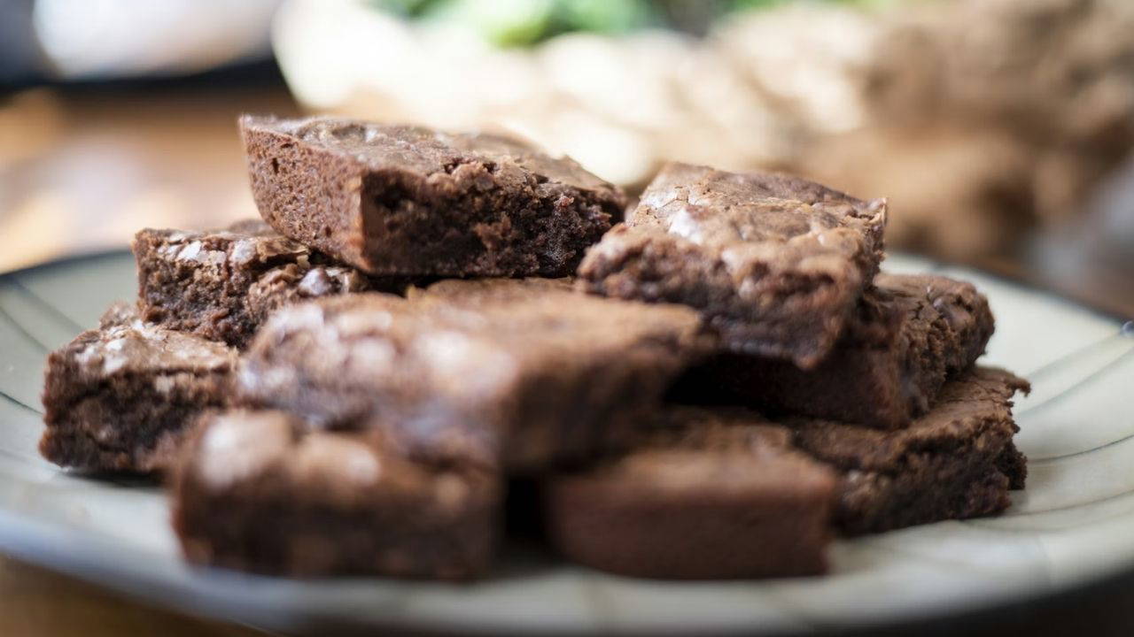 Çikolata Krizlerine En Masum Çözüm: Unsuz ve Şekersiz Fit Brownie