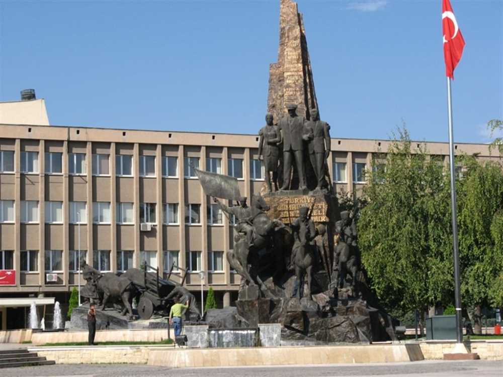 Uşak Belediyesi'nde 16 Milyon TL Kamu Zararı İddiası: 17 Şüpheliye Operasyon