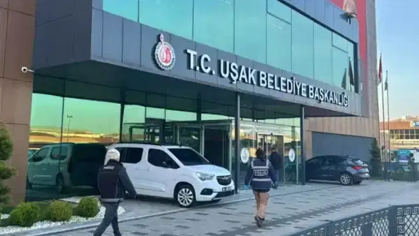 Uşak Belediyesi operasyonunda 15 şüpheli adliyede
