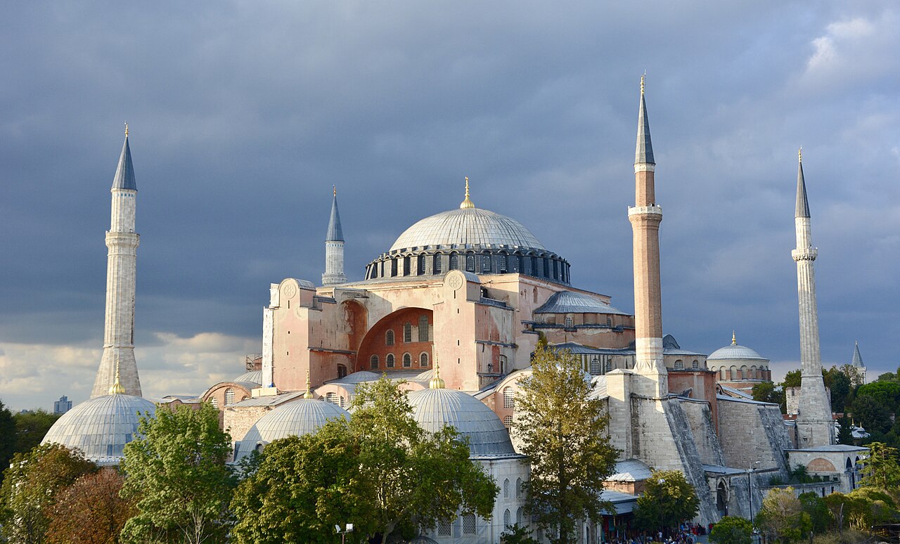 Uşak'ta Sağanak ve Dolu Felç Etti: Yollar Ulaşıma Kapandı
