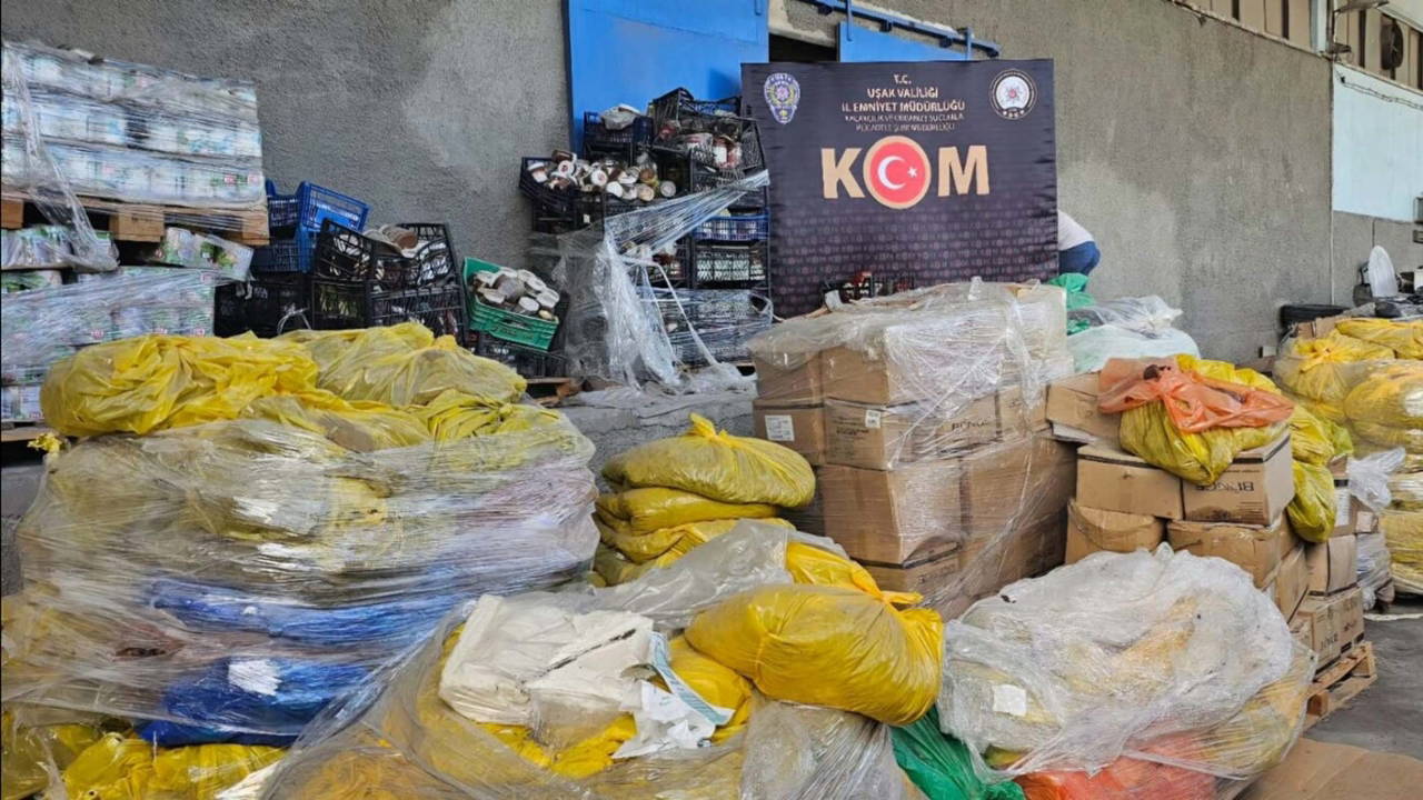 Uşak'ta 30 ton tarihi geçmiş gıda imha edildi