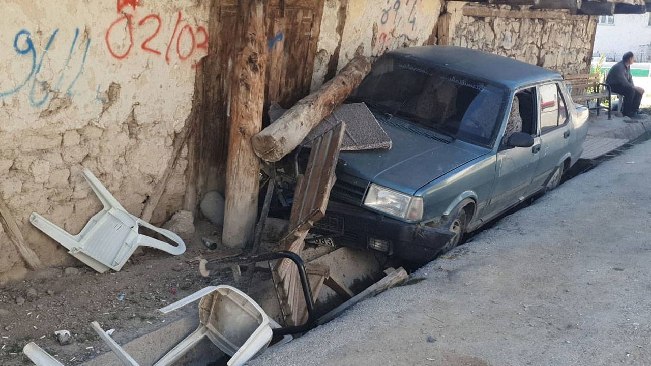 Uşak'ta Bankta Otururken Otomobil Çarpan Ahmet Aydemir Hayatını Kaybetti