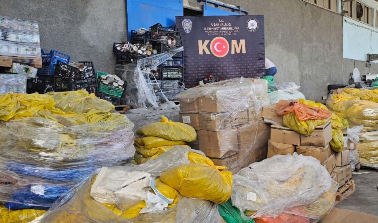 Uşak'ta Çikolata Skandalı: Tonlarca Sahte Ürün Ele Geçirildi