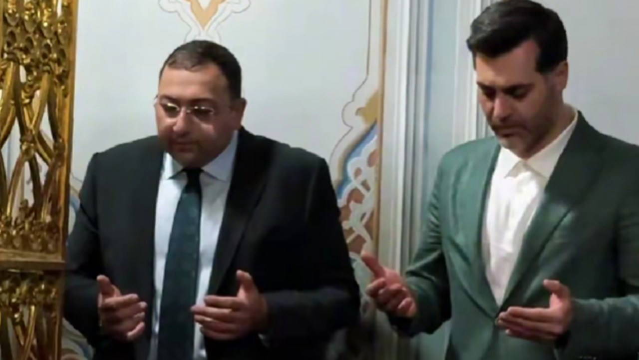 Üsküdar'da Zafer Sonrası AKP'den Türbe Ziyareti