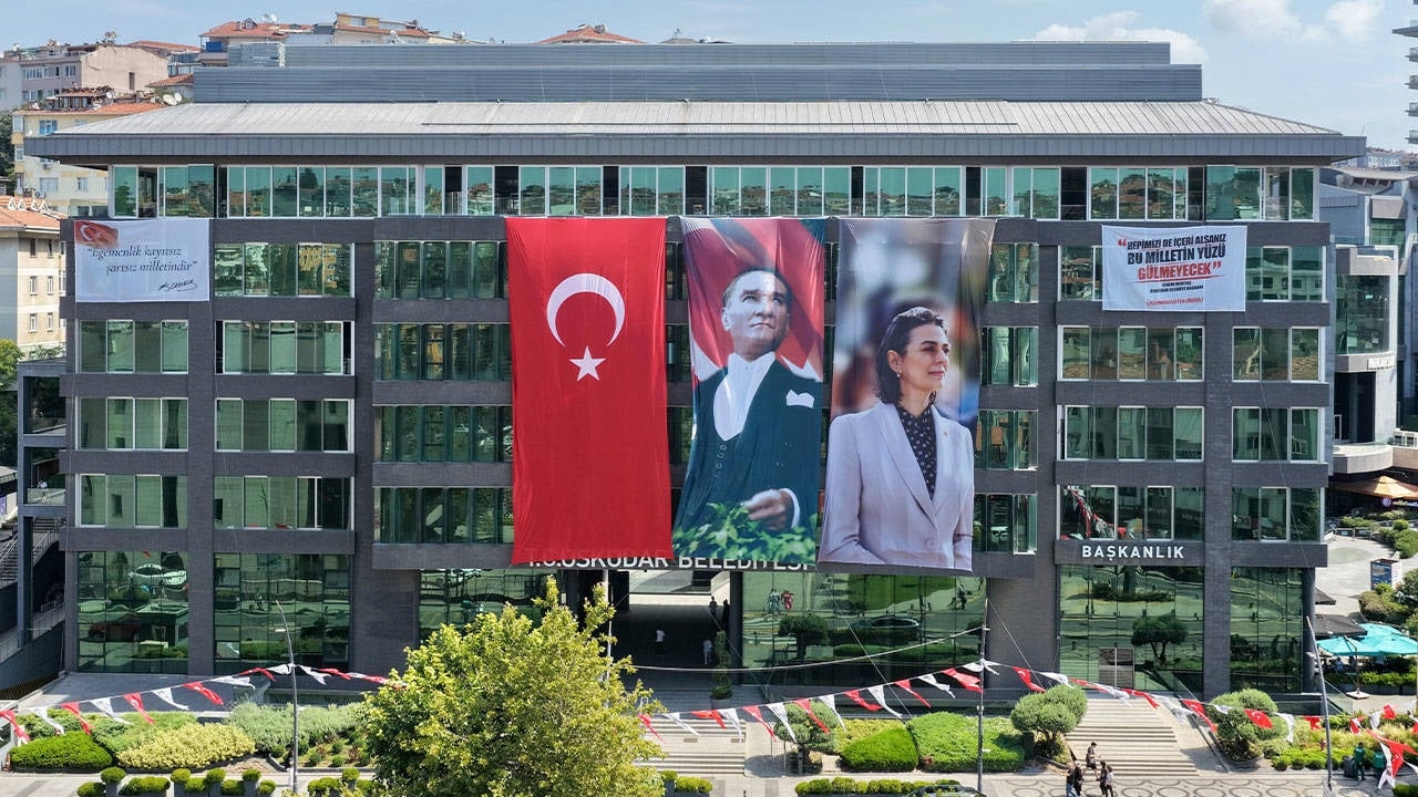 Üsküdar Belediyesi'nde Sinem Dedetaş Posteri Kaldırıldı