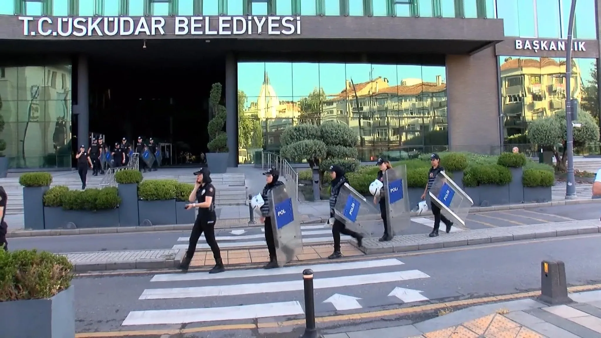 Üsküdar Belediyesi'nde çikolata kutusu ve spor çantasıyla rüşvet skandalı