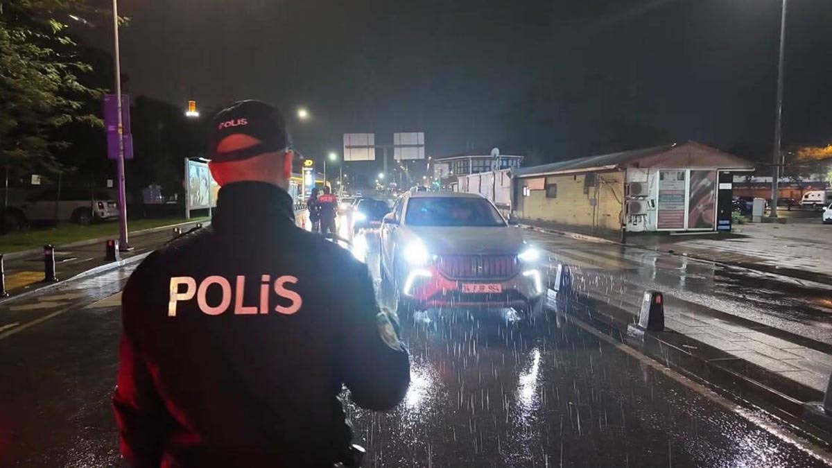 Üsküdar'da 'Huzur İstanbul' Denetimi: Araçlar Didik Didik Arandı